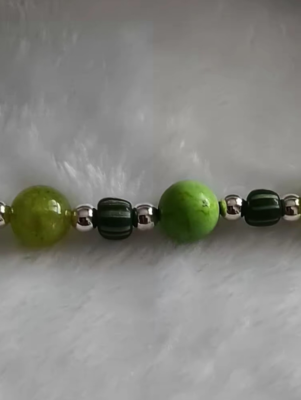 Green Beaded Women’s Bracelet – Natural Stone and Silver Accents
